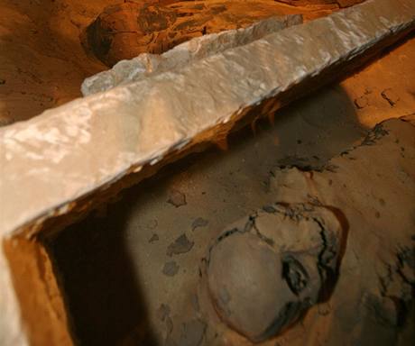 Egyptt archeologov objevili neporuen mumie a sarkofg.