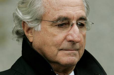 Bernard Madoff, který zpsobil v USA 'letadlovou' aféru.
