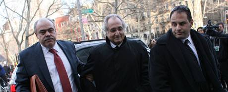 Bernard Madoff, kter zpsobil v USA 'letadlovou' afru.