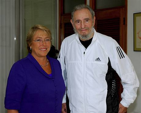 Fidel Castro s chilskou prezidentkou Michelle Bacheletovou.