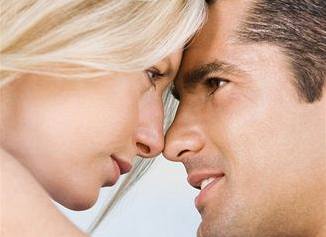 V jednotlivých fázích zamilovanosti zaplavují tla milenc rozdílné hormony.