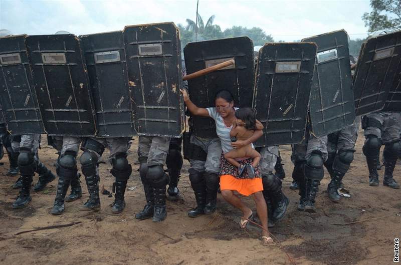 World Press Photo 2009 (snímek Luize Vasconcelose)