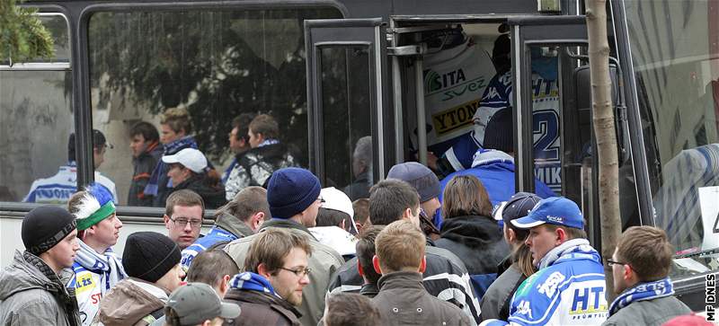 Odjezd fanouk Komety do Olomouce