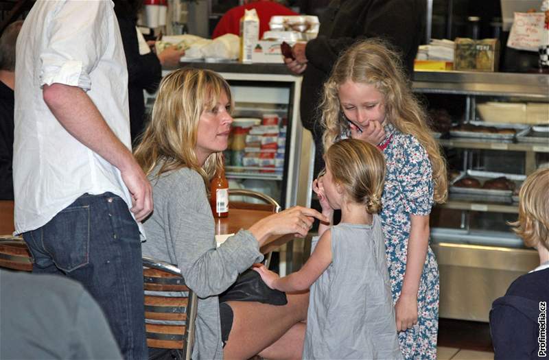 Kate Mossová s dcerou Lilou Grace 