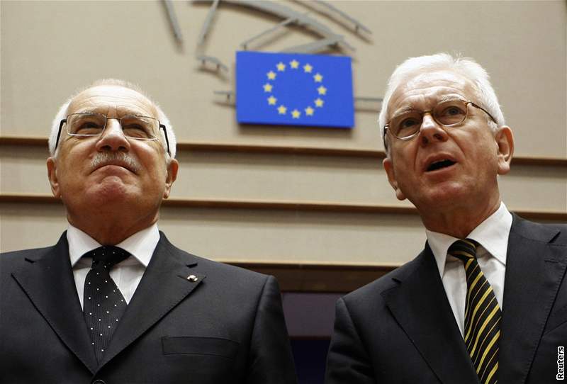 Prezident Václav Klaus a pedseda Evropského parlamentu Hans-Gert Pöttering v Bruselu (19. února 2009)