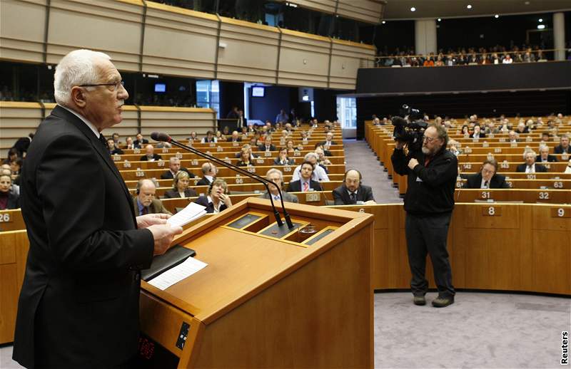 Prezident Václav Klaus pi projevu v Evropském parlamentu. (19. února 2009)