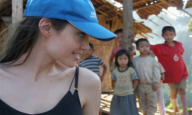 Angelina Jolie se pijela podívat do uprchlických tábor v Thajsku.