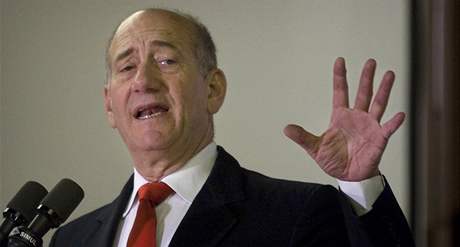 Olmert politiku opustil a dnes je soukromou osobou.