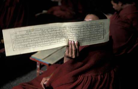 Tém kadý aspekt ivota v tibetských kláterech je pod drobnohledem úad.