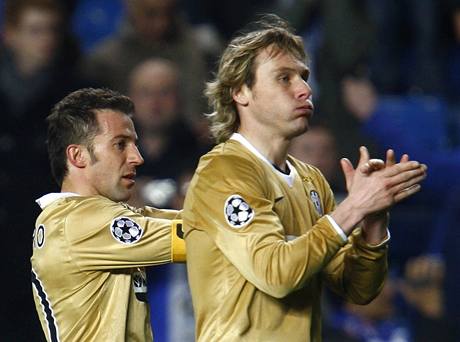 Chelsea - Juventus, Pavel Nedvd a Alessandro Del Piero (vlevo) po utkání.