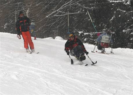 Jnsk Lzn - vcvik na monoski, redaktor iDNES.cz v doprovodu instruktora