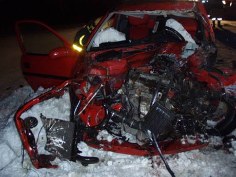Nehoda Opelu Corsa a pluhu v Tinci-Oldichovicch