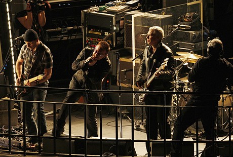 U2 hrají na stee radia BBC v Londýn (27.2.2008)