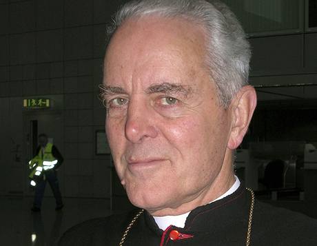 Biskup Richard Williamson na archivním snímku z roku 2007