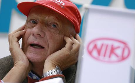 Bývalý závodník Formule 1 Niky Lauda ml zájem spolupracovat se SkyEurope. Kdy ale zjistil, jak fungují, radji si zaloil vlastní aerolinky. Ilustraní foto.