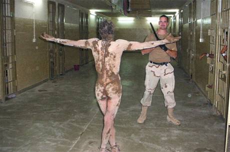 Obama chce zabránit zveejnní dalích fotografií týraných vz z Iráku a Afghánistánu.