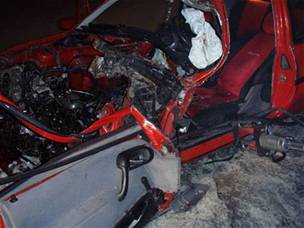 Nehoda Opelu Corsa a pluhu v Tinci-Oldichovicích
