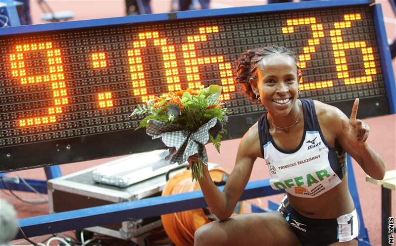 Etiopská bkyn Meseret Defarová vytvoila na halovém atletickém mítinku v Praze nový svtový rekord v bhu na dv míle