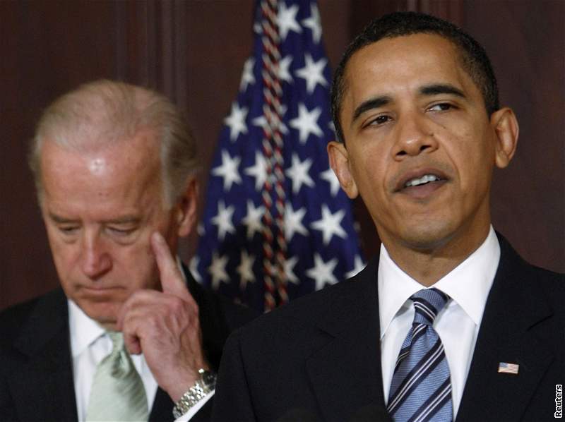Barack Obama pedstavuje rozpoet na rok 2010. V pozadí viceprezident Joe Biden
