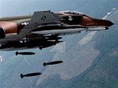 F-4 Phantom II (ilustrační fotografie) F-4 Phantom II (ilustrační fotografie)