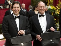 Rick Rosas a Brad Oltmanns - jedin mui, kte znaj vsledky oscarovho kln jet ped jejich vyhlenm na ervenm koberci ped Kodak Theatre v Hollywoodu