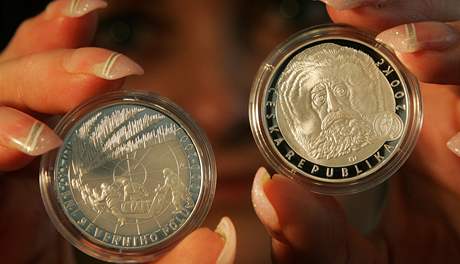 Pamtní stíbrná mince u píleitosti 100. výroí dosaení severního pólu.