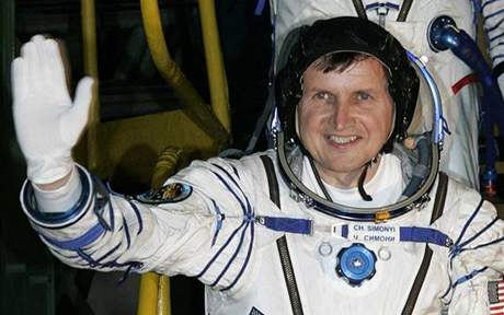 Simonyi vzlétne k Mezinárodní vesmírné stanici (ISS) na palub ruské kosmické lodi Sojuz 26. bezna.