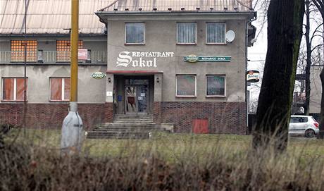 Restaurace Sokol v Petvald, kde pi stelb na oslav zahynuli tyi lidé. (8. bezna 2009)