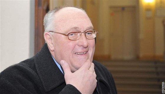 Pavel Minaík, bývalý agent StB, dostal za pojiovací podvod pt let vzení.