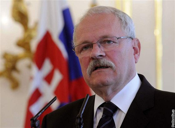 Slovenský prezident Ivan Gaparovi (na snímku) nepodepsal kontroverzní vlastenecký zákon. Chce ´posunout datum, od kterého zane platit.