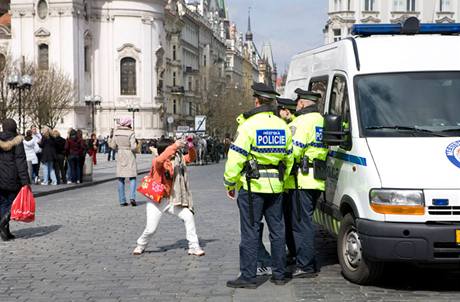 edesátka stráník chodila po Praze se sondami a zjiovala, co vlastn lidé v metropoli dýchají. Ilustraní foto.