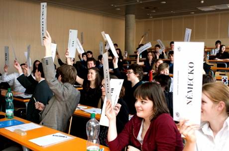 Studenti bhem workshopu v rámci Praského studentského summitu.