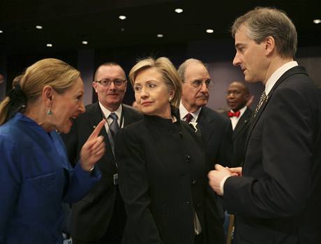 Dárcovská konference pro obnovu Gazy. Americká ministryn zahranií Hillary Clintonová (2. bezna 2009)
