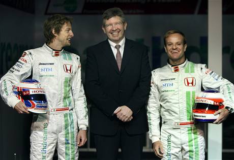 Brawn GP 2009: Button (vlevo), Brawn, Barrichello.