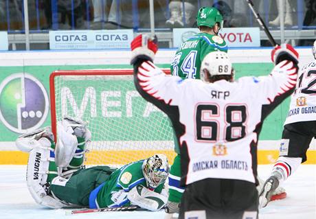 Jaromr Jgr, tonk Omsku, se raduje v utkn play-off KHL