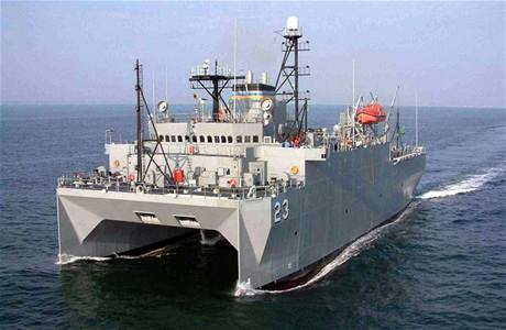 Americkou lo USNS Impeccable obklíilo v Jihoínském moi pt ínských plavidel.
