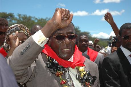 Zimbabwsk prezident Robert Mugabe okzale oslavoval 85. narozeniny