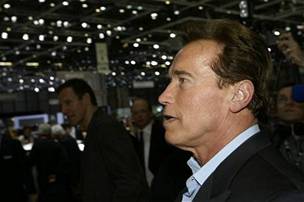 Arnold Schwarzenegger na autosalonu v enev