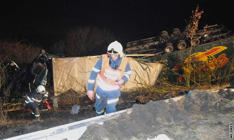 Sráka dvou kamion na dálnici nedaleko Velkých Pavlovic.