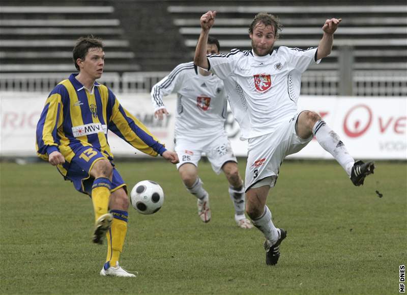 BOHEMIANS SLAVÍ. Radost v podání hrá Michala Pávka a Jiího Rychlíka.