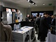 Oteven znakovho obchodu Samsung v nkupnm centru Flora