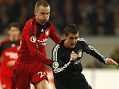 Leverkusen - Bayern Mnichov: Michal Kadlec (vlevo) a Miroslav Klose