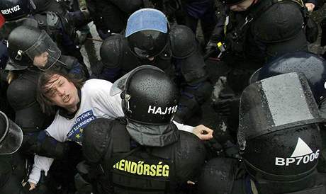 Maarská pravice demonstruje proti premiérovi Ferenci Gyurcsanymu a jeho socialistické vlád; Budape, bezen 2009.