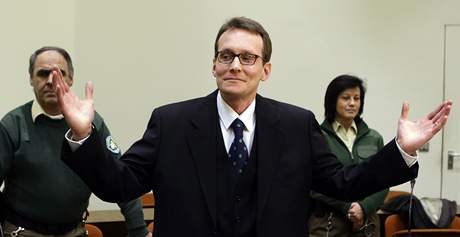 výcarský gigolo Helg Sgarbi ped soudem v Mnichov (9. bezen 2009)