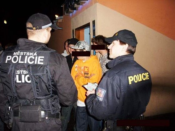 Majitelé diskotéky kvli alkoholu sami zakázali vstup mladistvým. Ilustraní foto