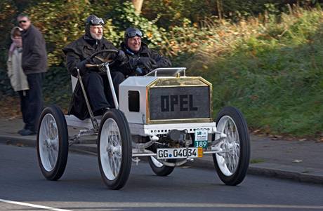 Opel z roku 1904.
