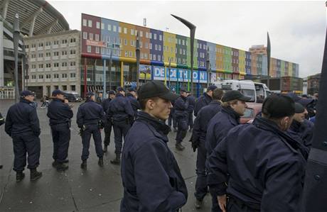 Kvli hrozb teroristických útok byly v ulicích Amsterdamu stovky policist.
