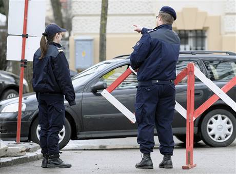 Nkter ulice v okol soudn budovy v Sankt Pltenu jsou kvli pelen s Fritzlem uzaven