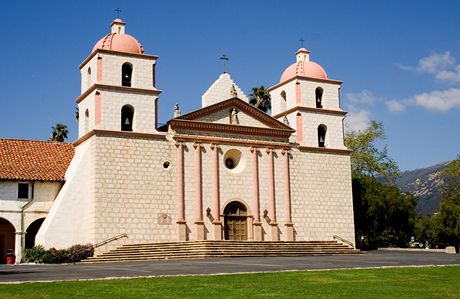 USA, katolický kostel v Santa Barbae