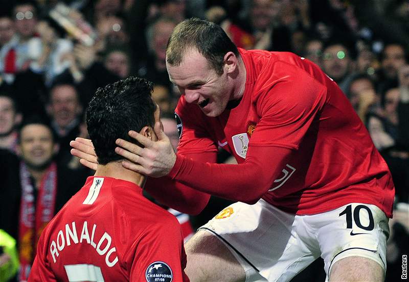 Radost Manchesteru: Ronaldo (vlevo), Rooney